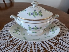 SAUCIERE A PLATEAU, COUVERTE, decor barbeaux , PORCELAINE, années 70/80.