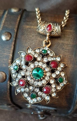 Oriental Style  Betsey Johnson Statement  Kette Anhänger mit Strasssteinen #4-3
