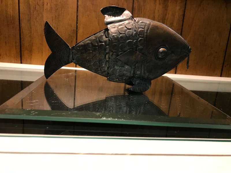 articulated metal 7 inch x 4 inch fish+ring in mouth magnet won't stick