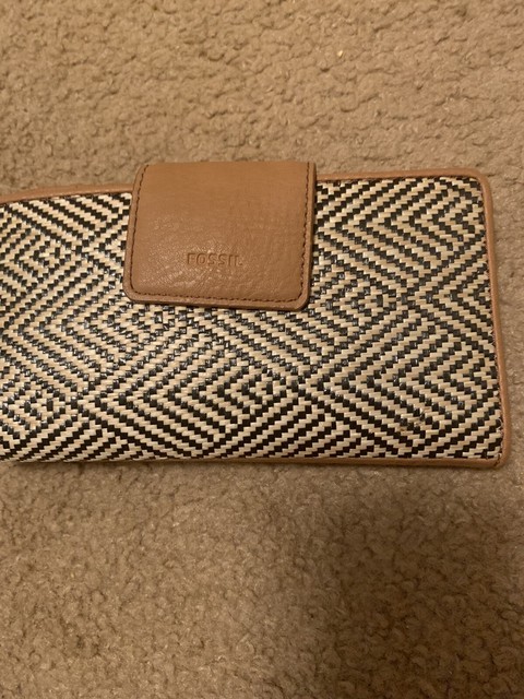 fossil outlet wallets