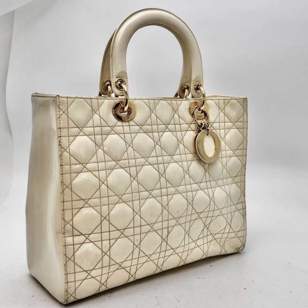 Sac à main CHRISTIAN DIOR Lady dior Cannage émail crème blanc fourre tout avec chram