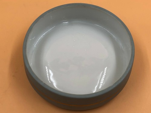 Caja baratija de porcelana sin esmaltar Meissner Limoges pate-sur-pate con borde adornado - Imagen 6 de 9