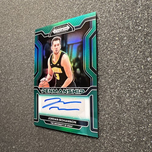 2022-23 Prizm JORDAN BOHANNON #CP-JBO Penmanship RC AUTO - IOWA - GREEN HOLO - Picture 3 of 4