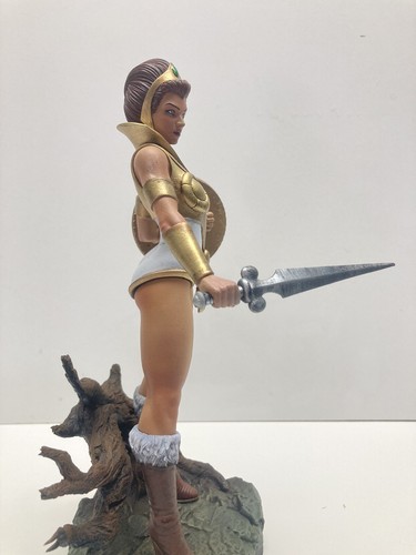He-Man Masters Of The Universe MOTU 21 cm. Große Teela Figur - Picture 5 of 9