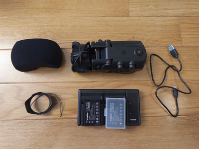 Zoom (Q8n-4K) Ultra High Definition Video Recorder w/Flip Out Screen
