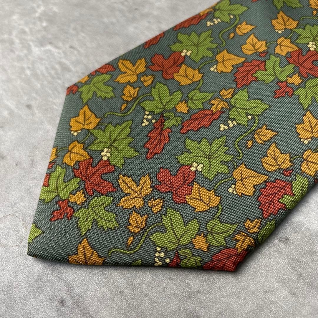 Excellent condition HERMES maple leaf pattern tie… - image 3