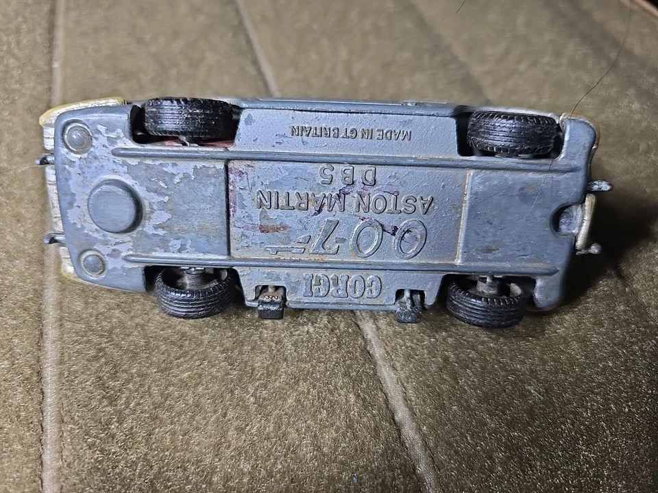 CORGI Nº270 - James Bond 007, Aston Martin DB5, Plateado (1968-1976) Repuestos Foto 4 de 4