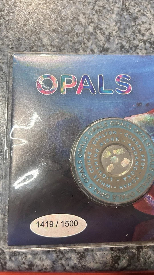 Medallón de ópalos PNC Australia 2025 con astillas de ópalo real color edición limitada 1500 Foto 4 de 4