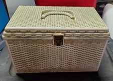 Wil-Hold Wilson Vintage Sewing Box w/ 2  Removable Notions Trays