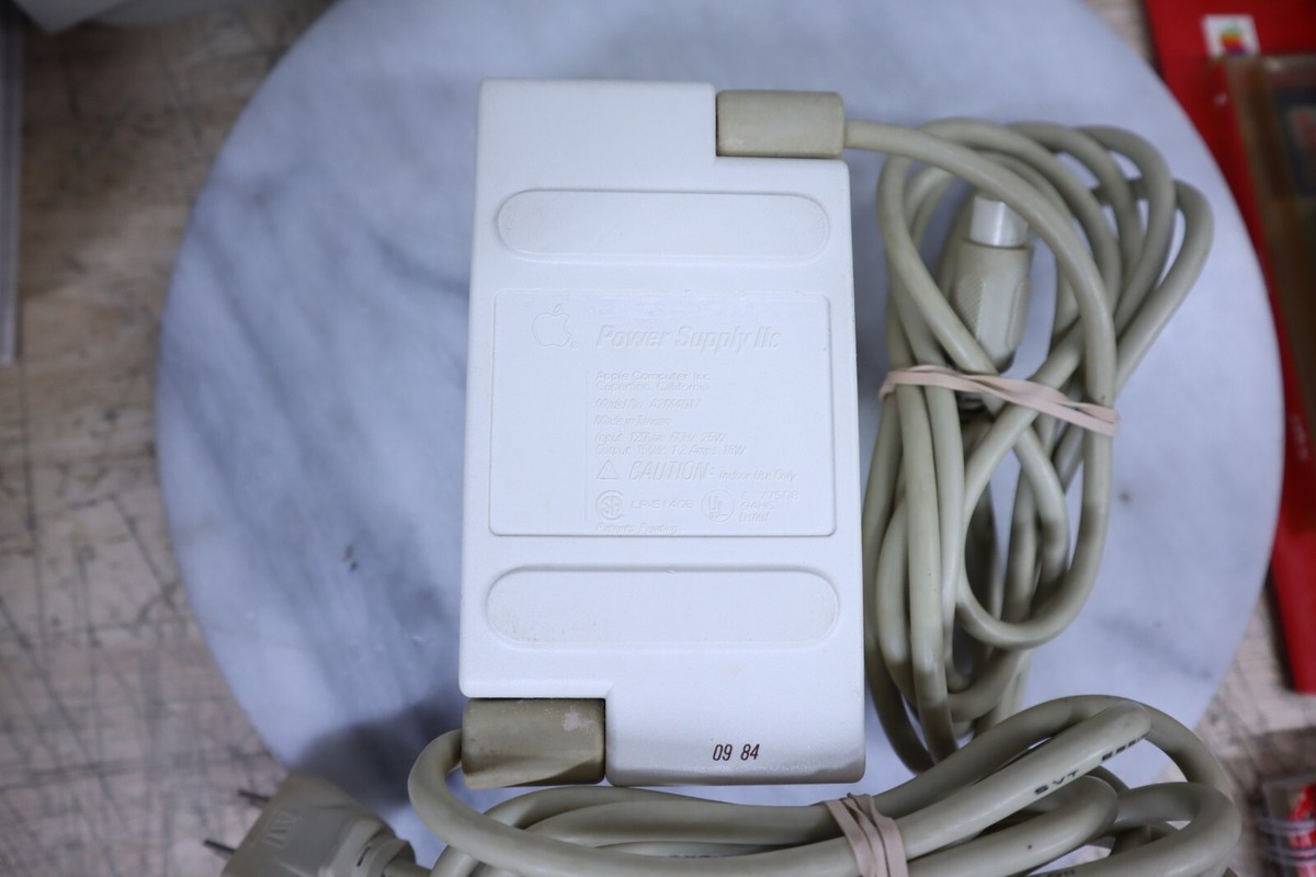Vintage Apple IIc 2c Power Supply A2M4017 15V 1.2A 18W Power