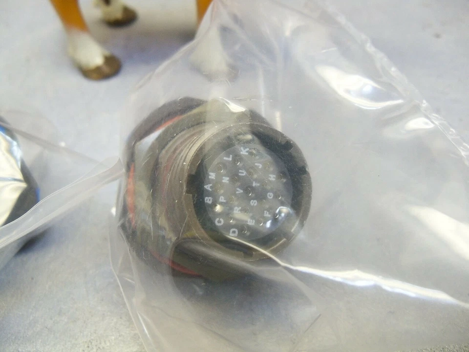 Souriau D38999/24WD19SN Circular MIL Spec Connector 19P Size 15 Lot of 2 - Image 2 of 4