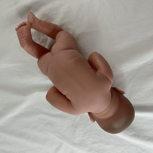 Berenguer Realistic Newborn Lifelike Baby Girl Doll Babydoll 22-07 Blue Eyes - Picture 9 of 13
