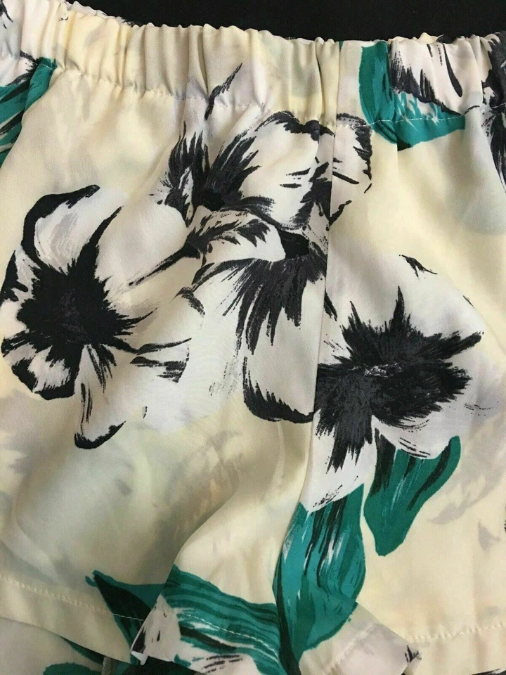 Pantalones Cortos Mujer The Fifth Brand Floral Verde Negro Blanco Marfil Pequeños Foto 2 de 4