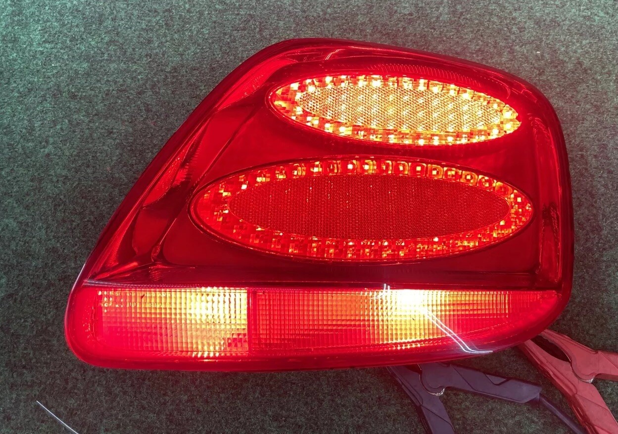 03-07 Bentley Continental GT Right Passenger Side Tail Light Lamp 3W8945096F OEM