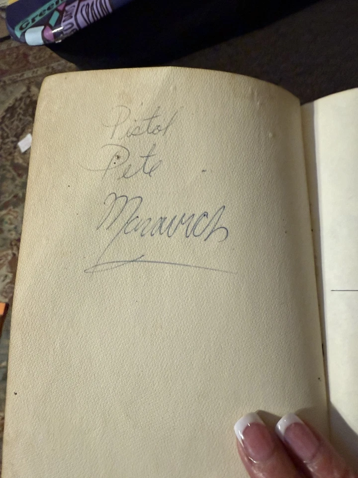 VTG Reach Out The New Testament Illustrated 9th Printing 1972 Bible - Image 2 of 4