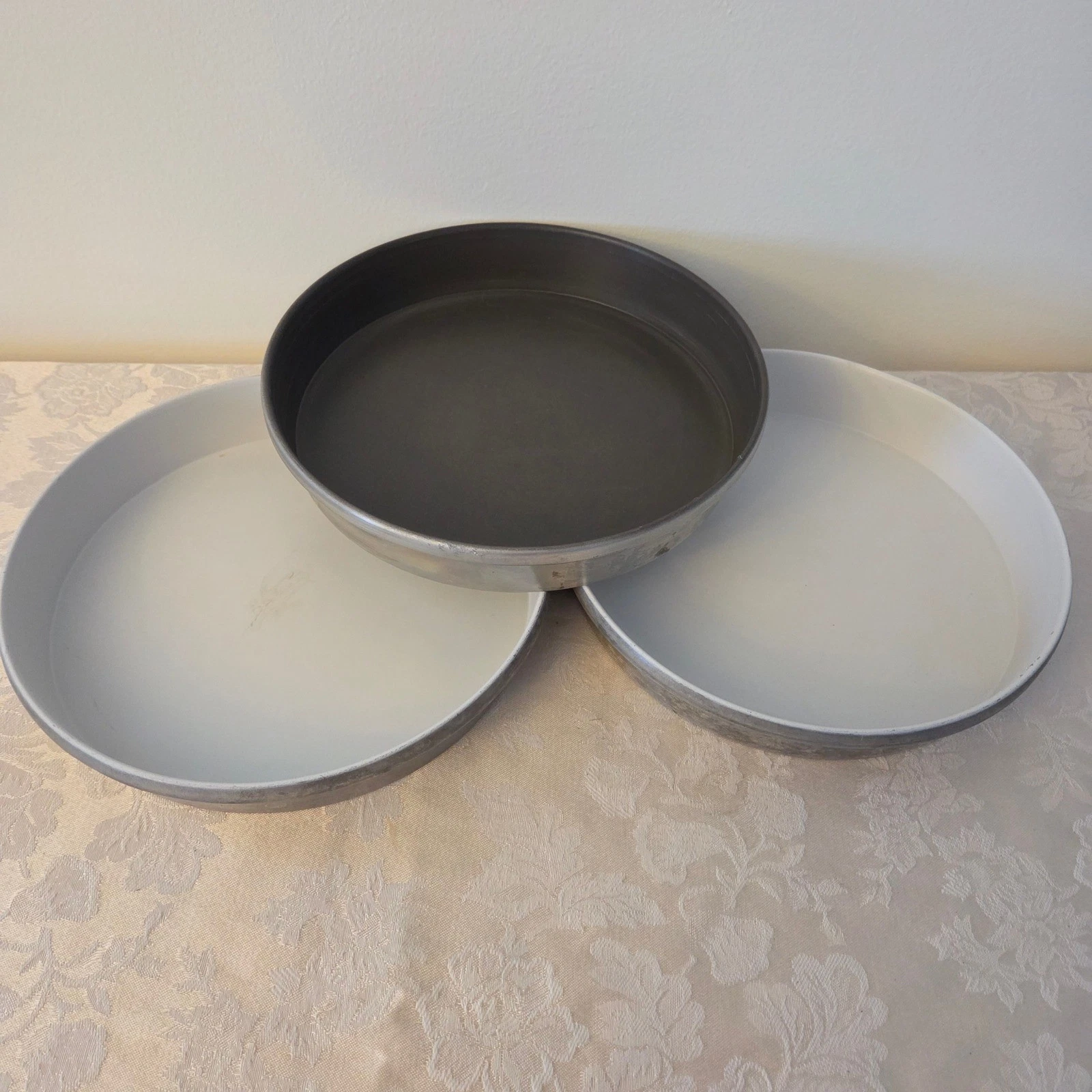 Vintage Mirro Aluminum Round Cake Pans Set of 3 USA Baking Bakeware 8.5x1.5 inch