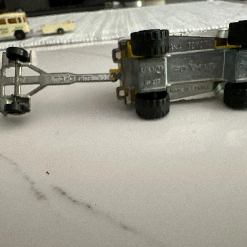  TOYOTO LAND ROVER DEFENDER CON REMOLQUE ESCALA 1:16 MAJORETTE  Foto 4 de 4