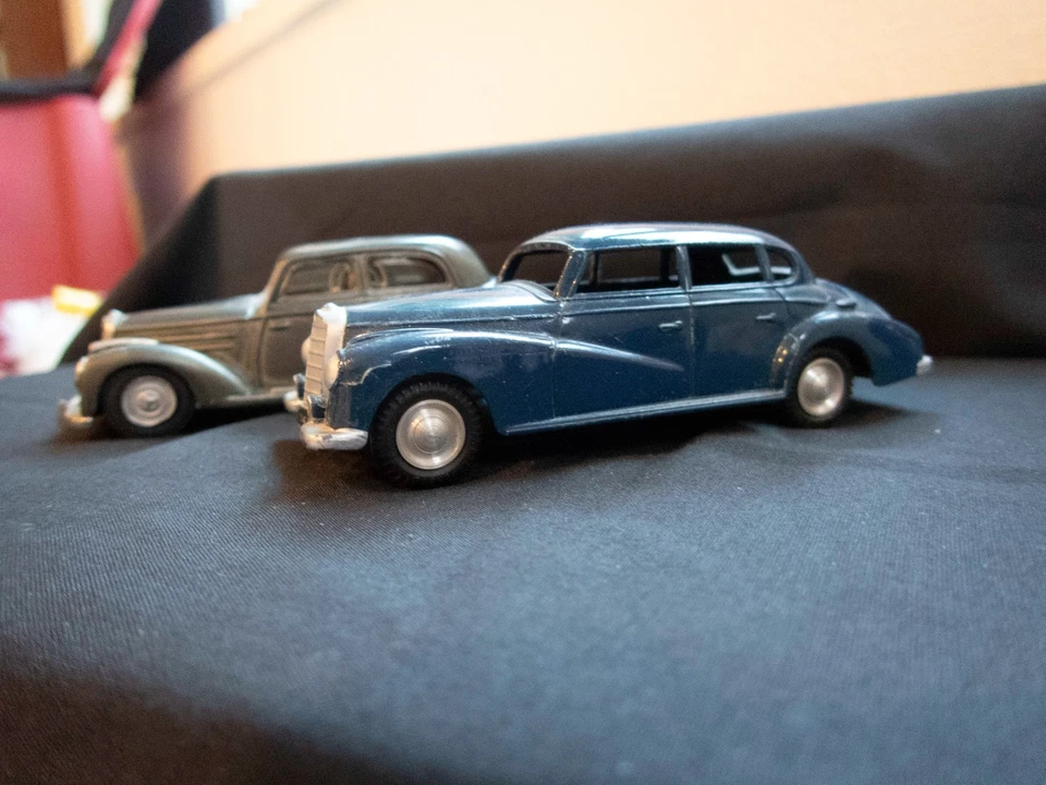 Two beautiful 1:43 Marklins: 1955 mercedes 220 berline & 50s 300 "Adenauer" - Image 3 of 4