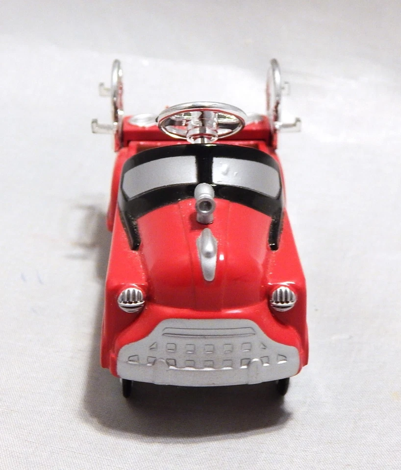 Golden Wheel Die Cast Metal City Fire Dept Truck Pedal Power Car Red Pre-Owned - Image 3 of 4