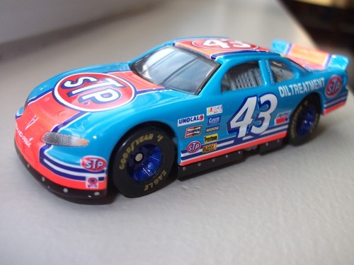 RACING CHAMPIONS JOHN ANDRETTI 1992 STP PONTIAC GRAND PRIX NASCAR 1/64