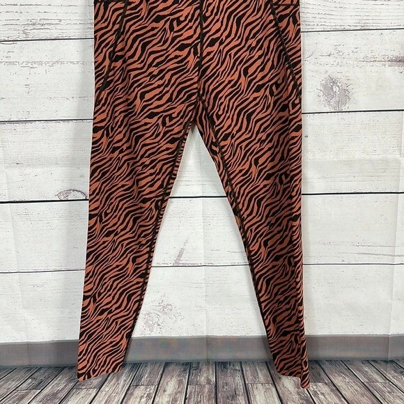 victoria-secret-vs knockout tight zebra pockets leggings
