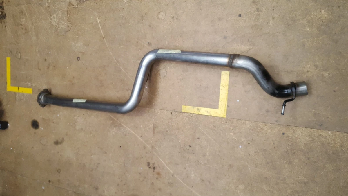 Genuine Volvo Used Exhaust Pipe 31405858 V40 2015-2018 D4204T14 T9 