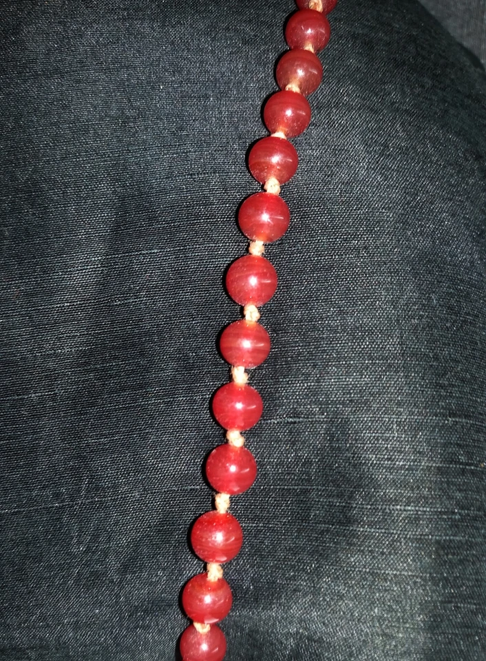 Colar de contas antigo de vidro vermelho PEQUIM 28" gota 56" comprimento França Klein - Imagem 4 de 4