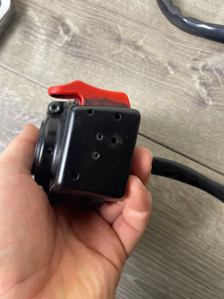 Genuine Harley-Davidson 2008-2013 Police Road King Left Switch Assembly 70358-96 Foto 4 de 4