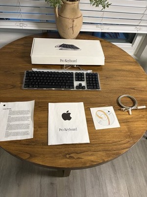 Apple Pro Keyboard M7803 Black Vintage Mac G4 Complete in Box Extension Cable