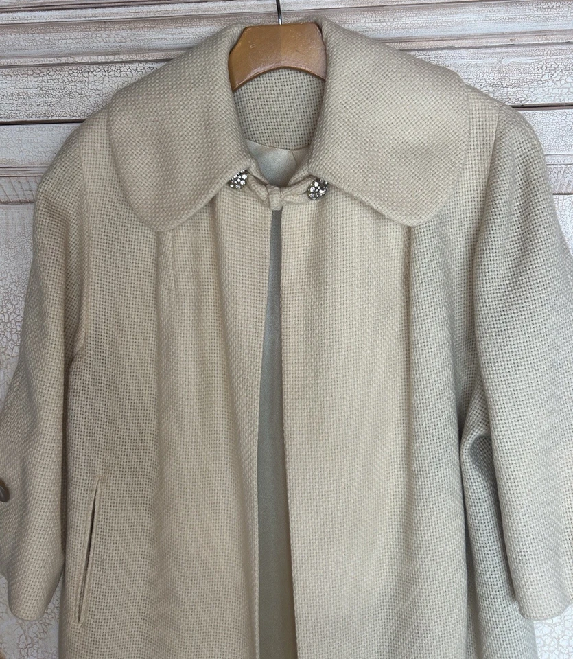 Vintage Forstmann Womens 100% Virgin Wool Coat With Rhinestone Buttons Rare Find - Image 2 of 4