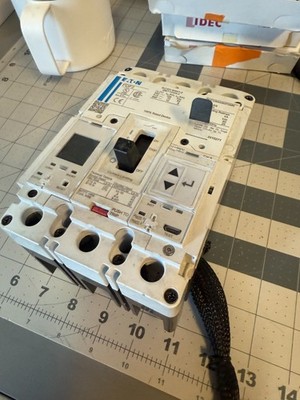Eaton PDF23M0060P2MN Power Defense breaker PDF2 3P 60A 65KA/480V PXR25LSI Modbus