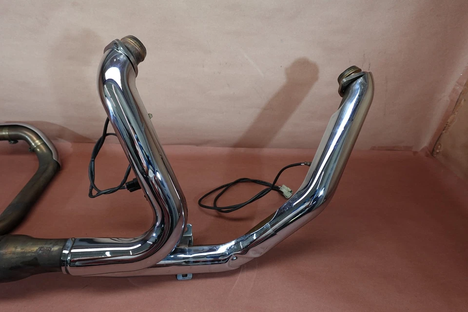 Harley Davidson Street Glide 2014-2021 FLHXS montaje de tubo de escape Foto 3 de 4