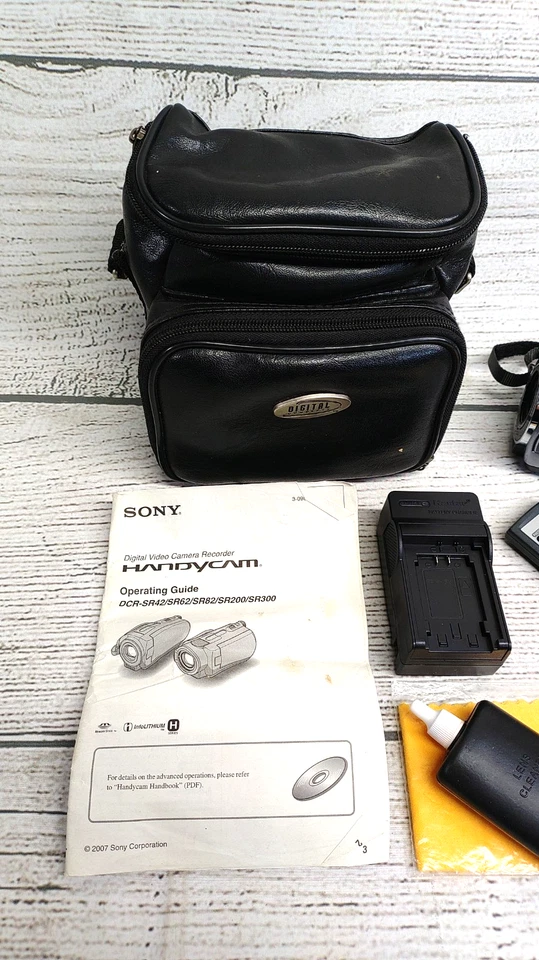Sony Handycam DCR-SR42 HDD Camcorder 2000x Digital Zoom NEW BATTERY - TESTED - Image 2 of 4