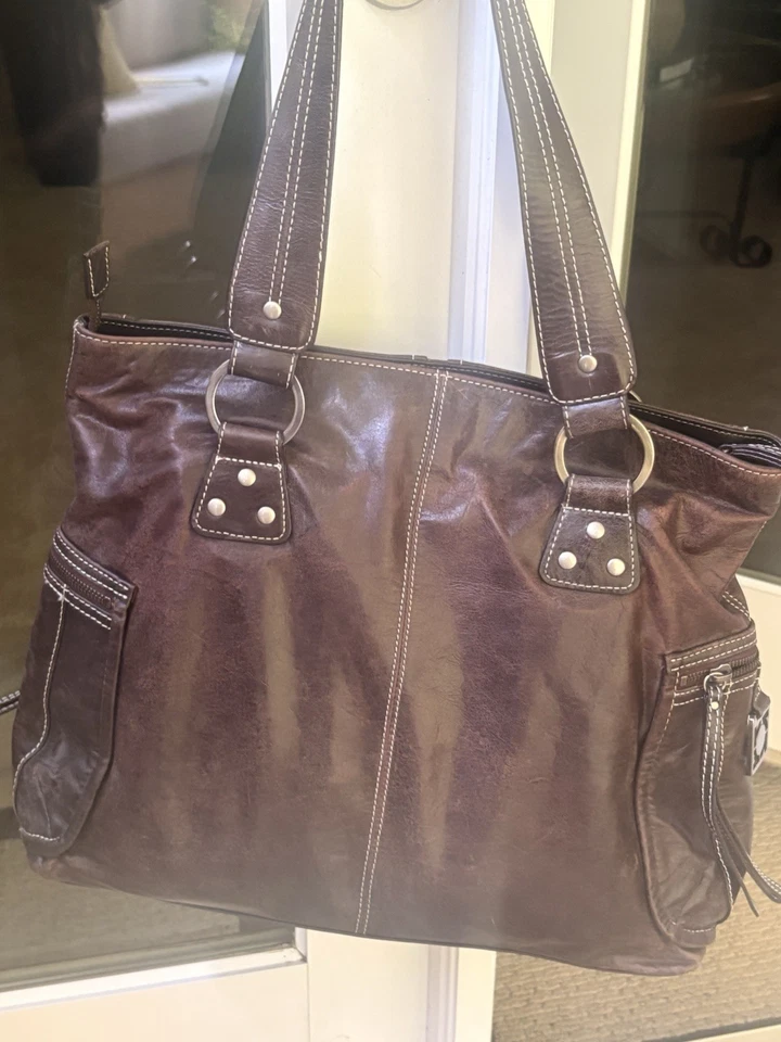 Kenneth Cole Reaction Large Brown Leather Distressed Shoulder Bag Many Zippers - Image 3 of 4