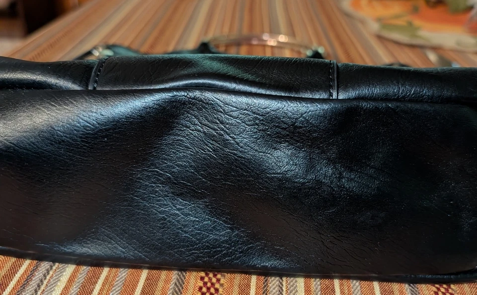 Bolso de Mano INC International Concepts Cuero Negro Doble Anillo Mango de Metal Cremalleras Foto 3 de 4