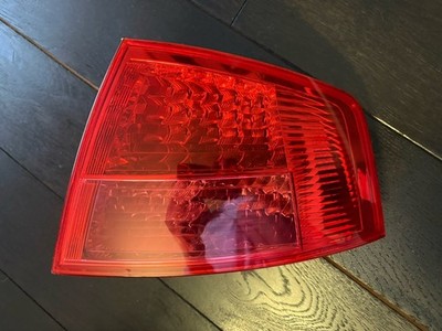 Audi A8 4E D3 S8 RÜCKLICHT BREMSLICHT AUSSEN RECHTS 4E0945096C