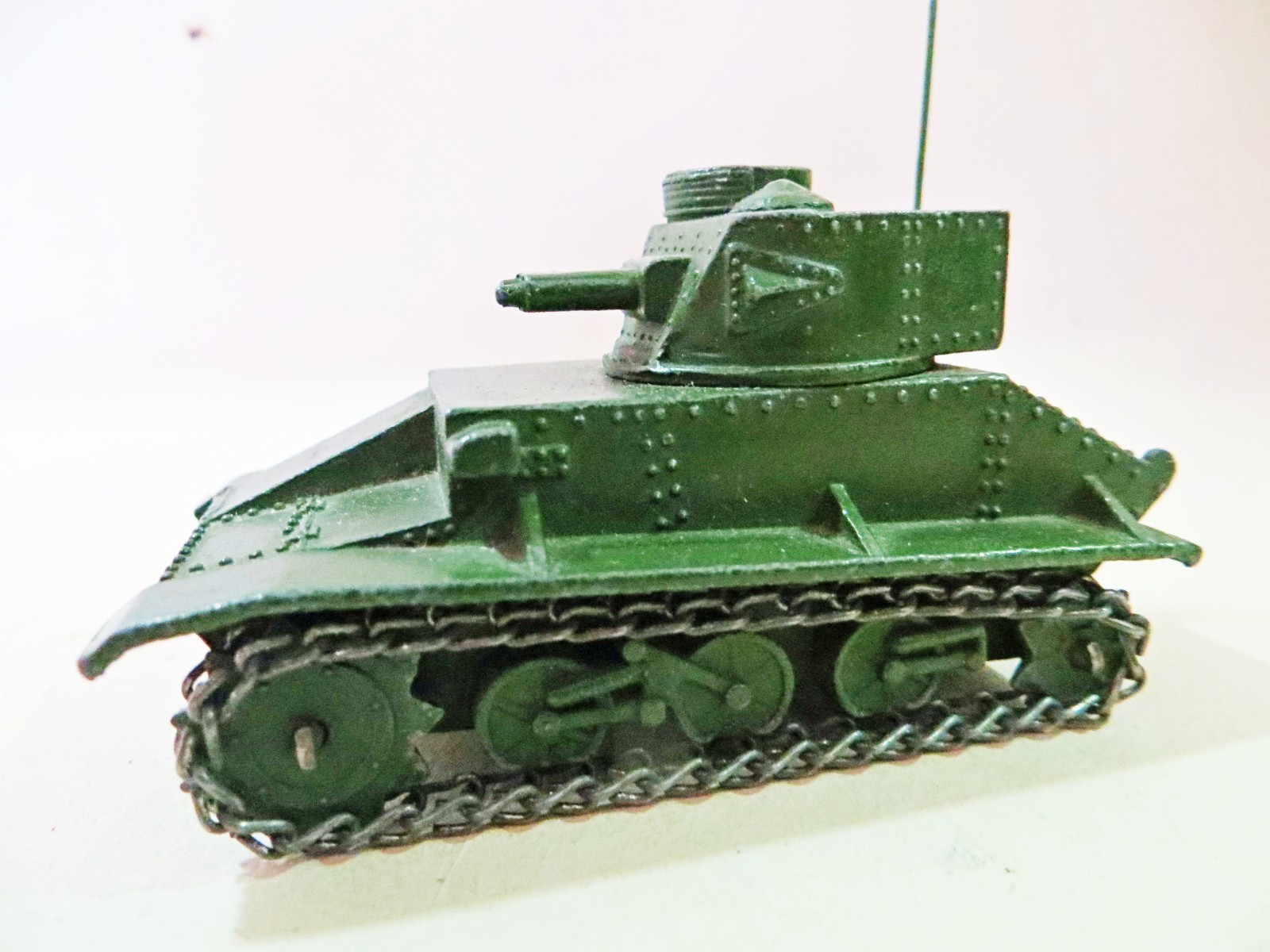 Dinky Toys GB 152A – Light Army Tank – Miniature 6,5 Cm – Zamak Vert – Occasion