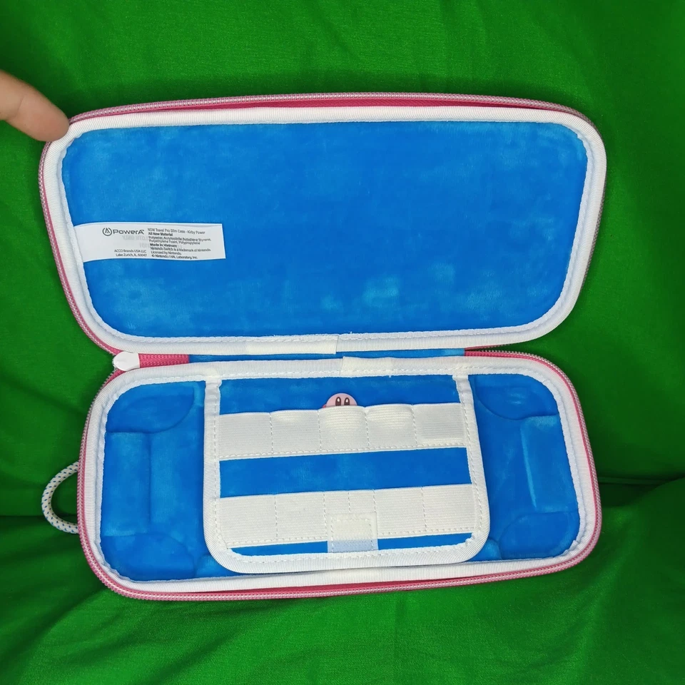 Estuche delgado PowerA Kirby Nintendo Switch Travel Pro rosa/azul Foto 2 de 4