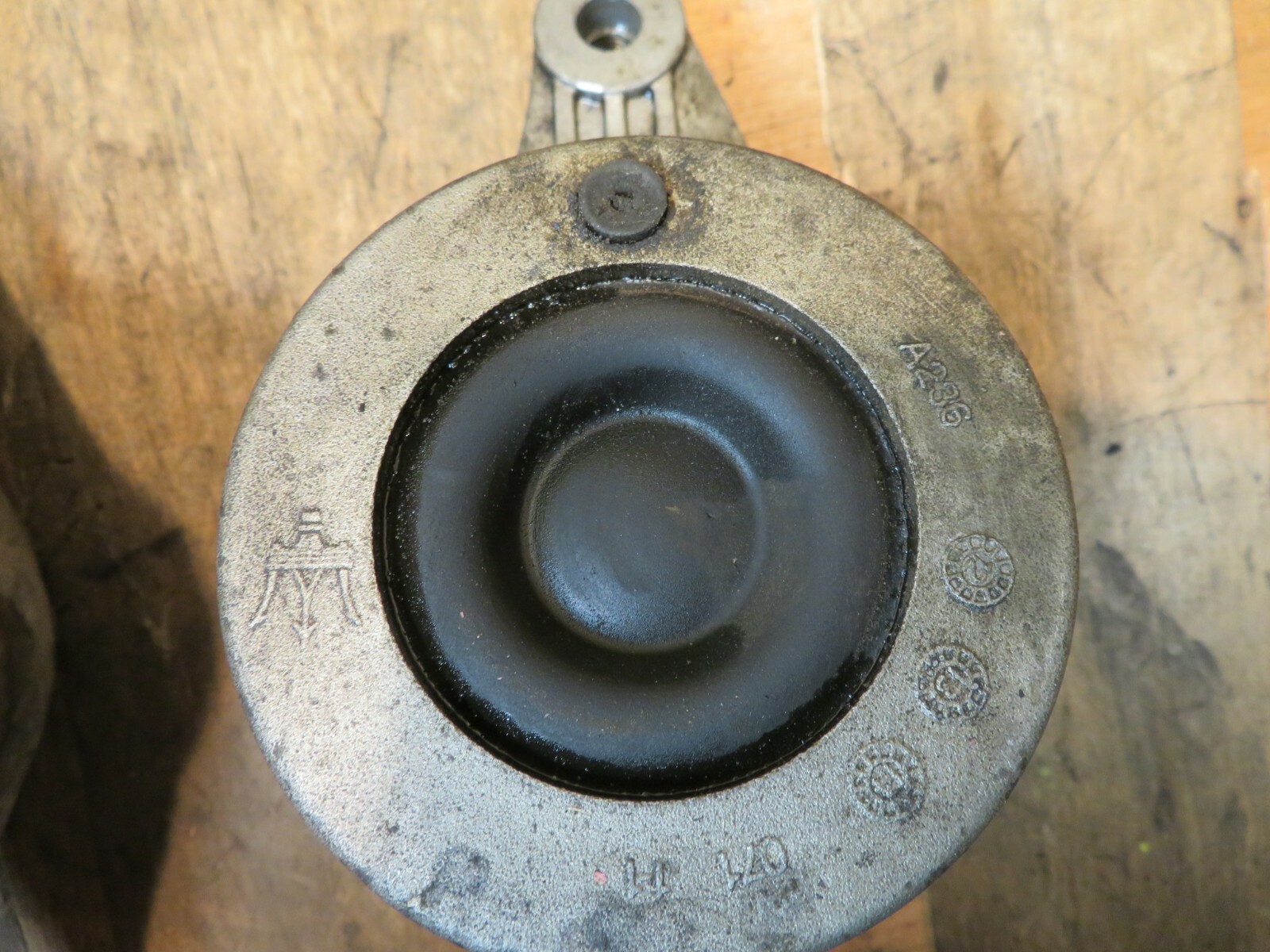 2014-2017 MASERATI GHIBLI PASSENGER & DRIVER SIDE ENGINE MOTOR MOUNT BUSHING OEM