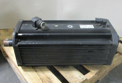 Lenze 3 Phase MDSKABS112-22 Servo Motor 6.4 kW, 2490 RPM, 1-1/2'' Shaft