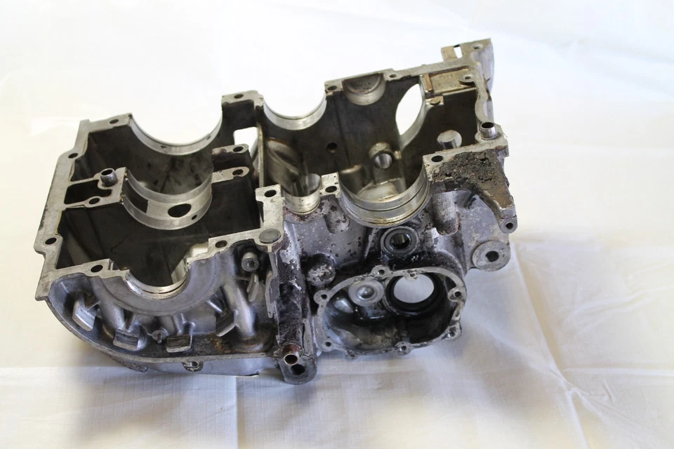 Yamaha XS2 XS1 TX650 1972 cárter inferior medio 306-15100-03-00 Foto 3 de 4