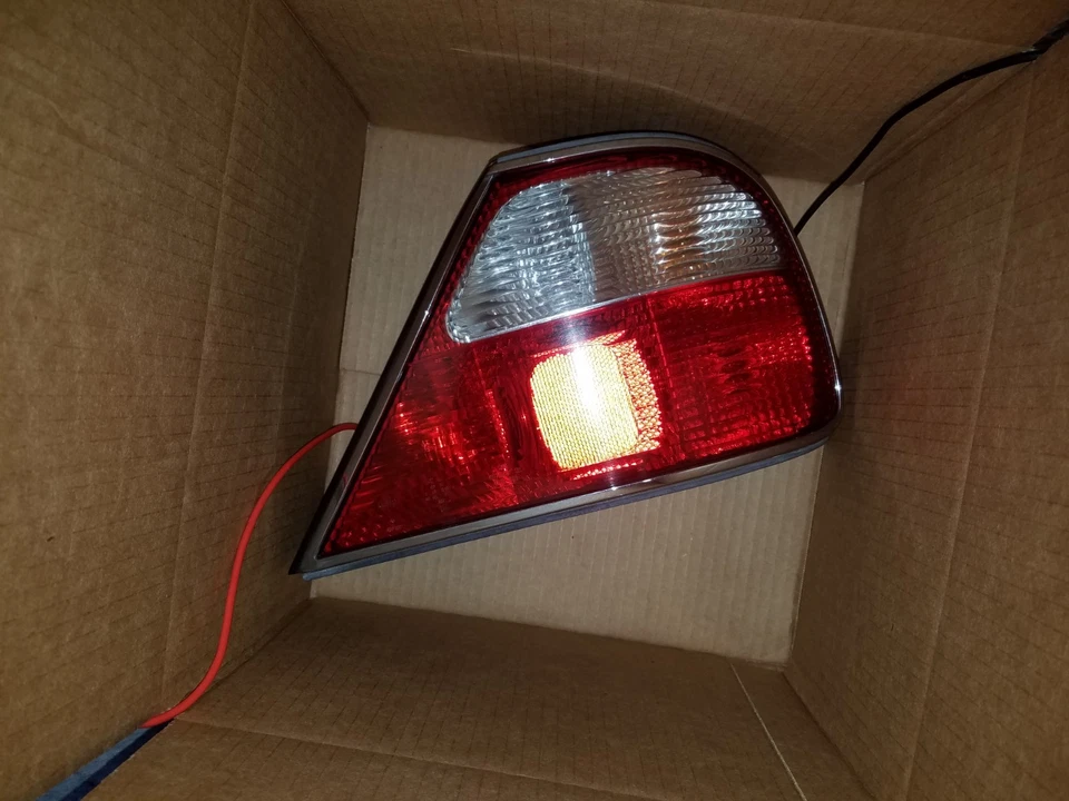 Luz trasera derecha pasajero Jaguar XJ8 1998 1999 2000 2001 2002 2003 VANDEN PLAS Foto 2 de 4