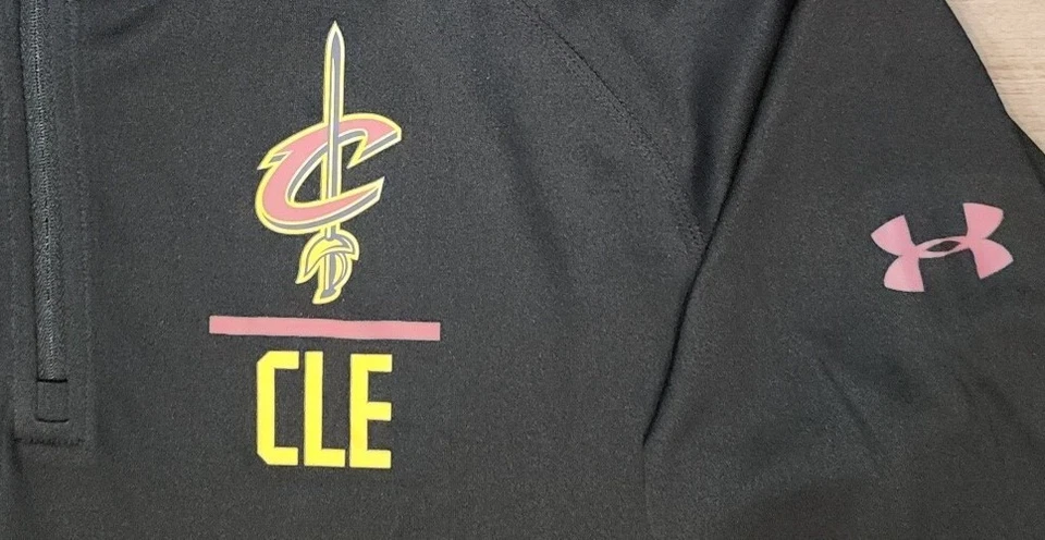 $60 Nuevo Under Armour NBA Cleveland Cavaliers 1/4 Cremallera Combine Tech XL 1312171-006 Foto 2 de 4