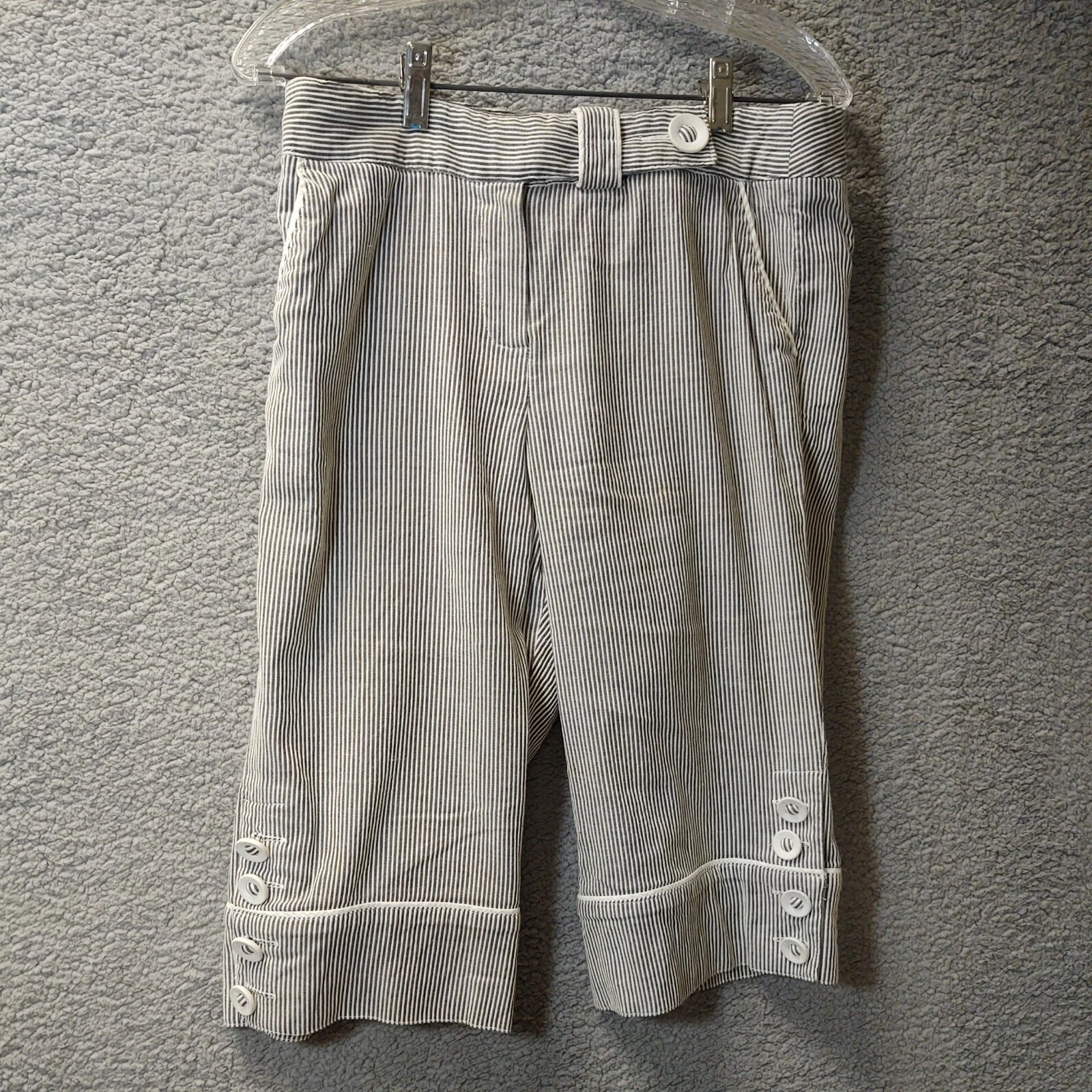 Dressbarn Capri Womens Size 8 Gray White Stripe Pants