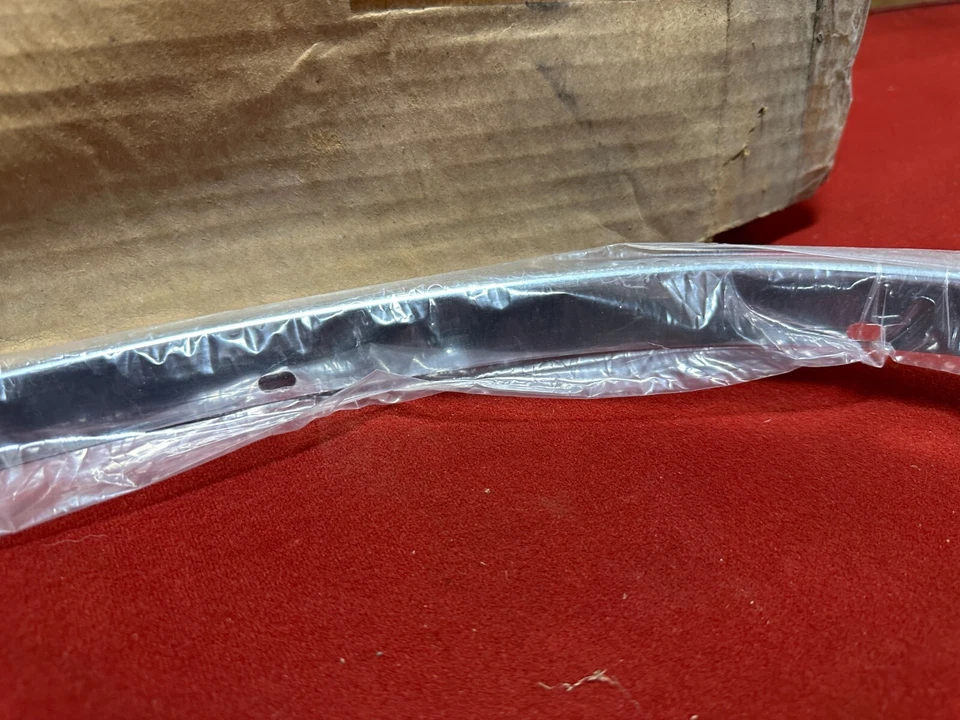 NOS 1970-1980 PONTIAC FIREBIRD RUEDA DELANTERA DERECHA BORDE MOLDURA GM 481536 70-80 Foto 3 de 4