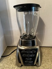 Licuadora Oster Pro 1200 con tarro de vidrio y vaso batidora de 24 oz - 1200 W níquel cepillado
