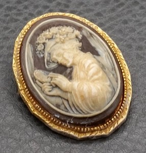 Vintage Cameo Brooch Victorian Style Gold Tone Classical Woman Lady Profile