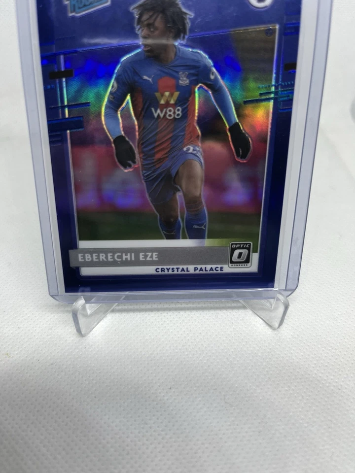 Panini Chronicles 2020-21 clasificación novato Eberechi Eze azul/49 ¡RARO! Coincidencia de colores Foto 3 de 4