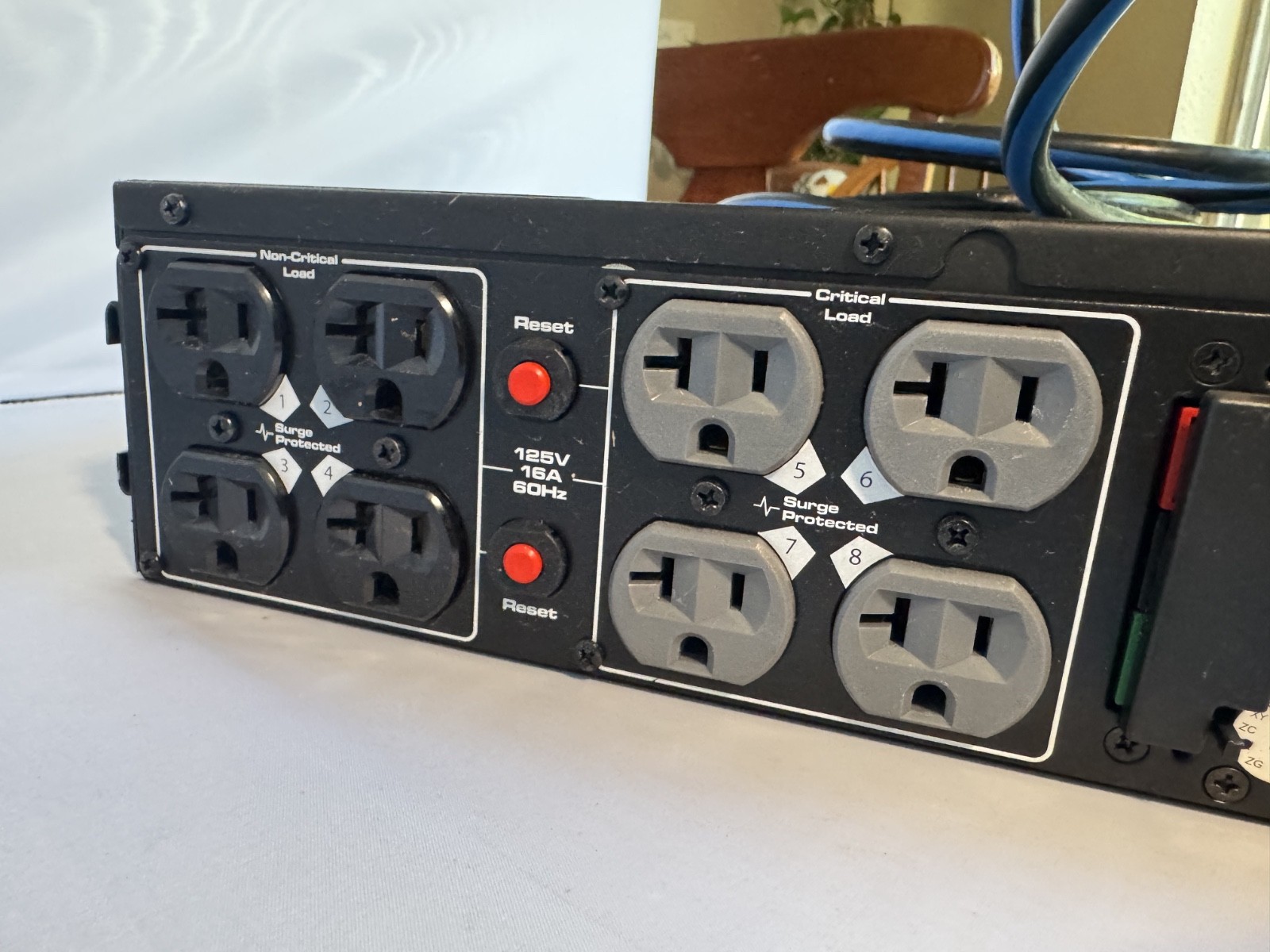 Middle Atlantic Energy Saver UPS-2200R-8 Premium Series Rackmount UPS 2150 VA