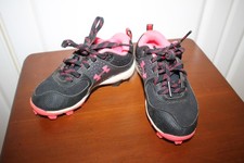 Botín de Softbol Under Armour Girl Glyde RM Jr. Negro Rosa Talla 11K Limpio Usado en Excelente Condición